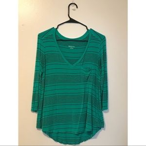 V neck 3 quarter length shirt